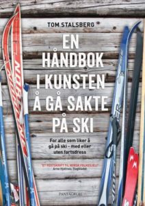 Omslag av boken Født med ski på beina av Tom Stalsberg