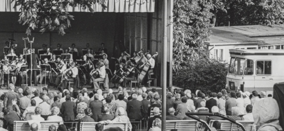 Fotografi fra Oslo-Filharmoniens utekonsert på St. Hanshaugen på 60-tallet