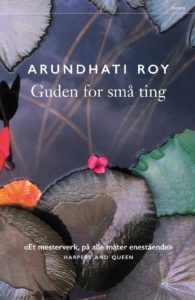 Omslag for Arundhati Roy - Guden for små ting