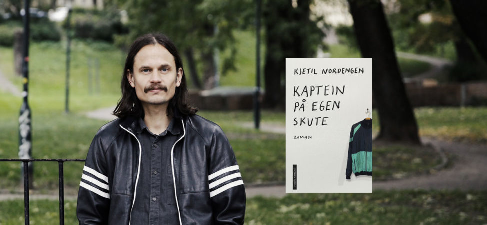 Foto av forfatter Kjetil Nordengen som står foran en grønn park i Oslo