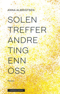 Omslag for Anna Albrigtsen - Solen treffer andre ting enn oss