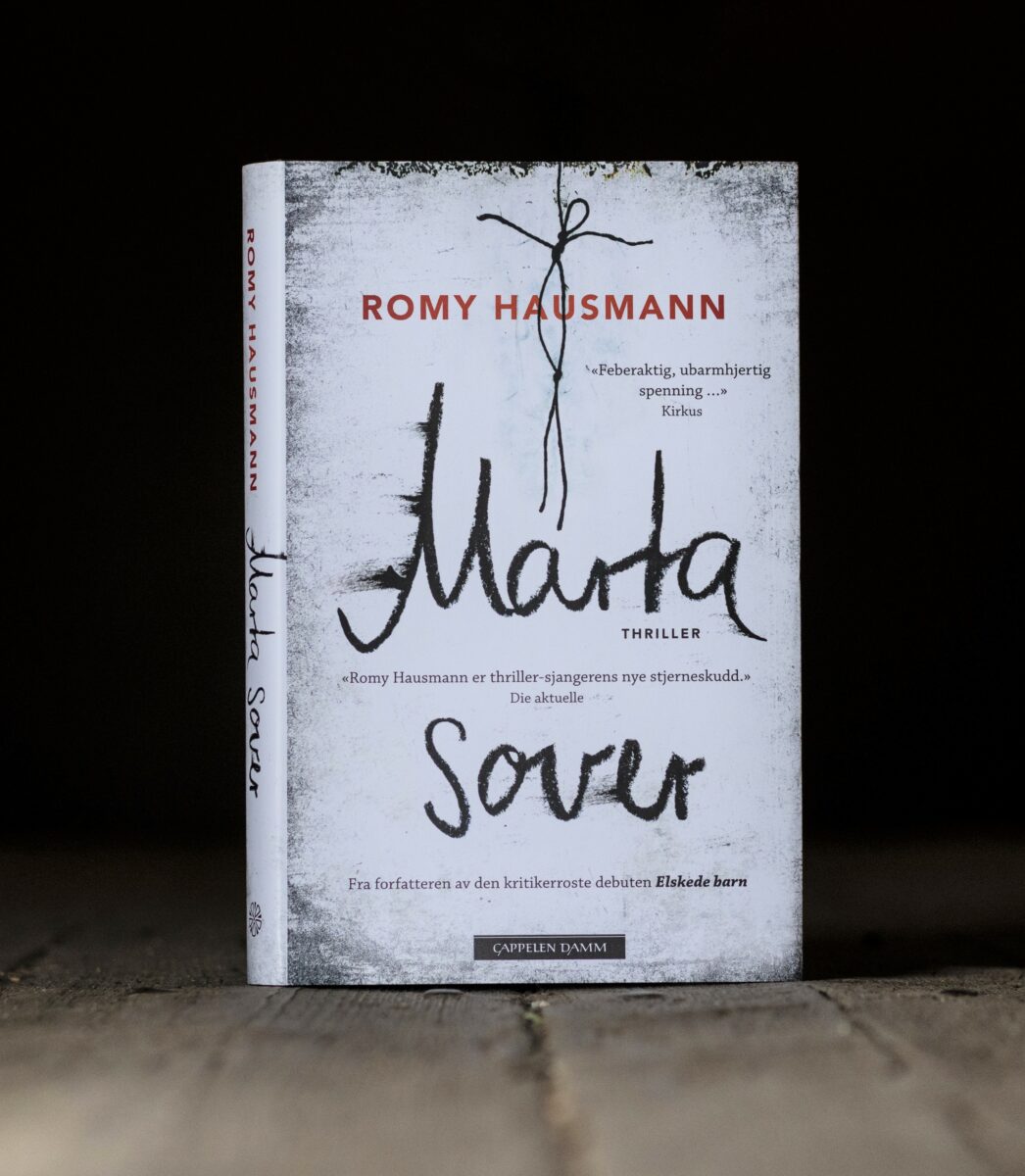 Foto av boka "Marta sover" av Romy Hausmann