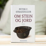 Foto av romanen "Om stein og jord" av Peter F. Strassegger