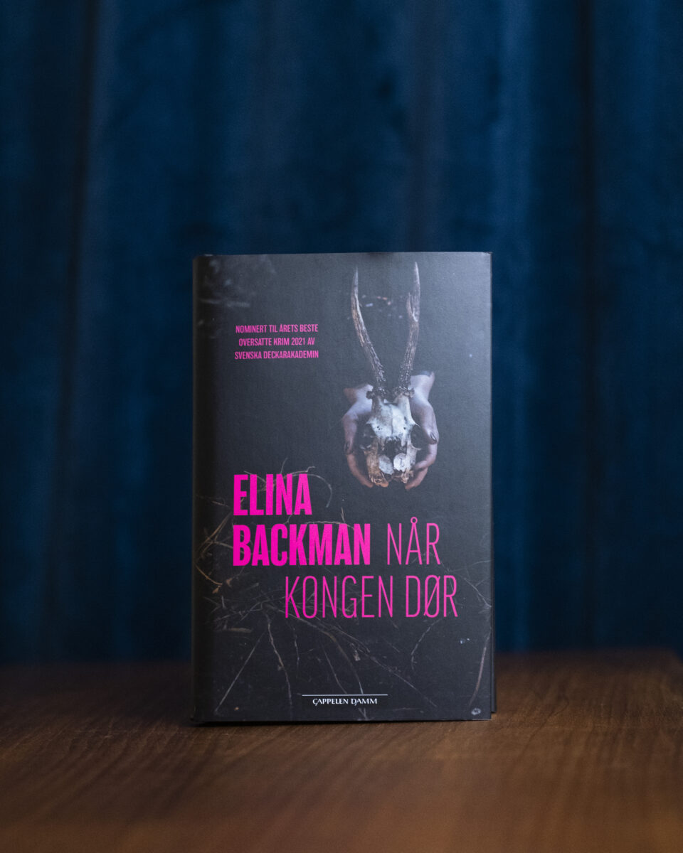 Foto av «Når kongen dør» av Elina Backman til påskekrim 2022