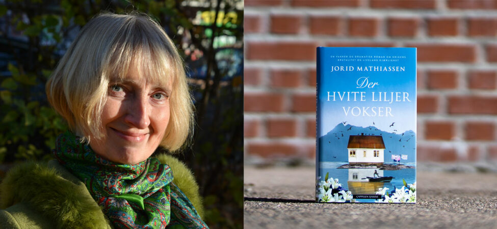 Collage av foto av forfatter Jorid Mathiassen sammen med omslaget til boka hennes "Der hvite liljer vokser"