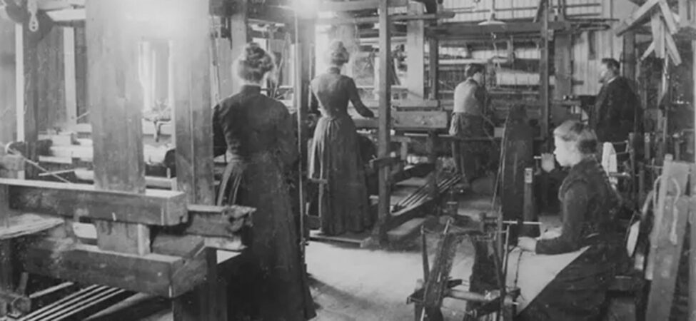 Foto av arbeidskvinner på spinneri ved Akerselva rundt 1920