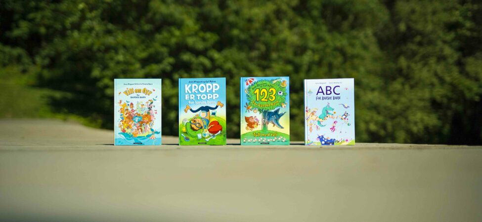 Bilde av fire bøker i serien om barske barn av Anne Østgaard