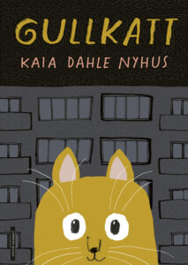 Illustrasjon av katt mot boligblokk i bakgrunnen