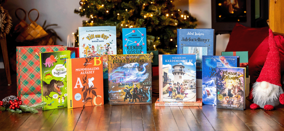 Foto av barnebøker og juletre
