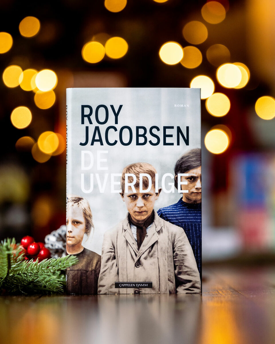 Foto av Roy Jacobsens bok "De uverdige"