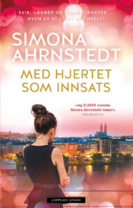 Omslag til «Med hjertet som innsats» av Simona Ahrnstedt