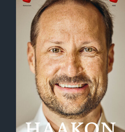 Omslaget til boka "Haakon" om kronprinsen