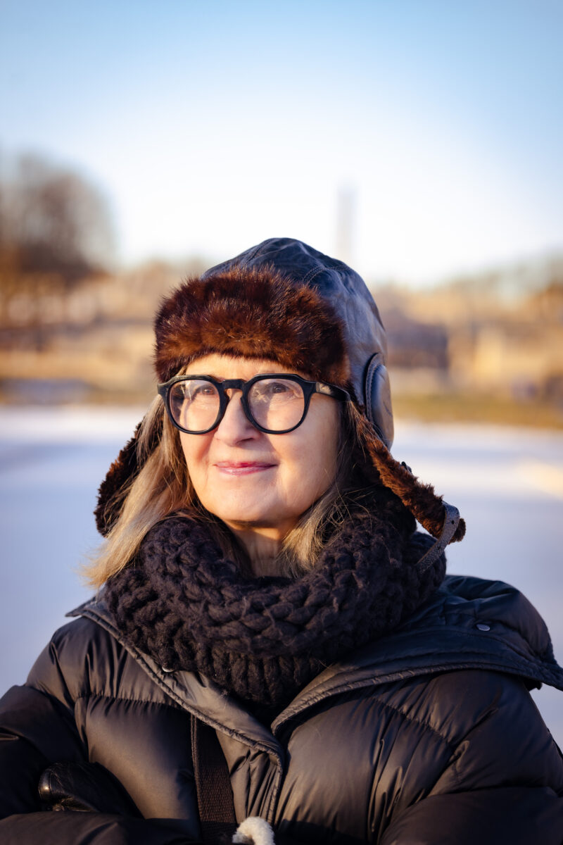 Foto av Gunn-Helen Øye, forfatter av «Jeg er alkoholiker. Og det tror jeg du også er». 