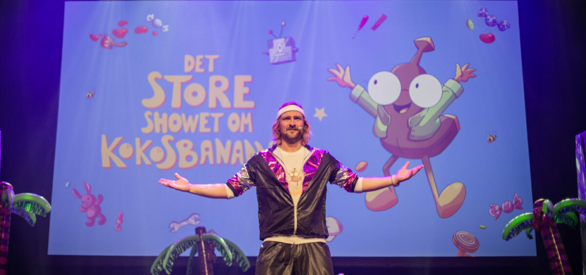 Rolf Magne Golten Andersen på scenen under Det Store Showet om Kokosbananas