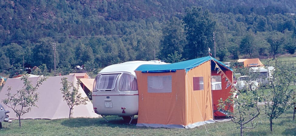Foto av campingliv på 1960-tallet